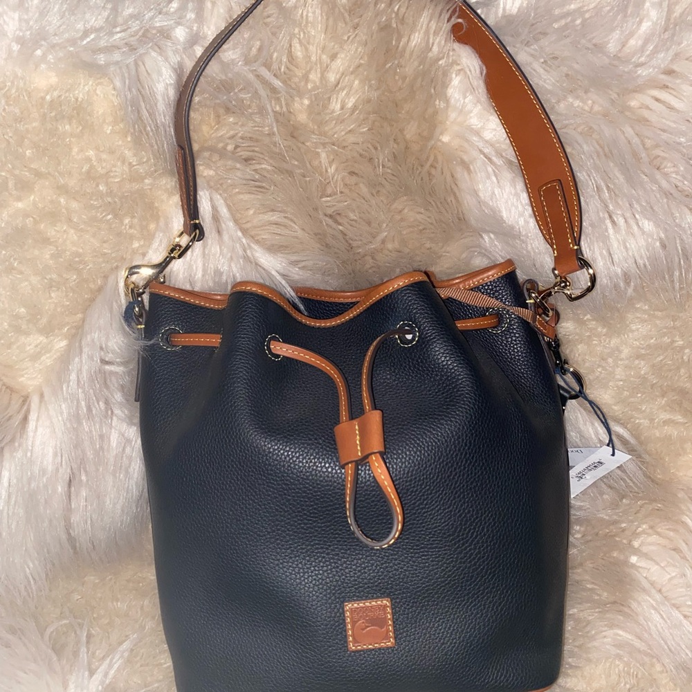 Gorgeous leather Dooney & Bourke Hobo Bag!!